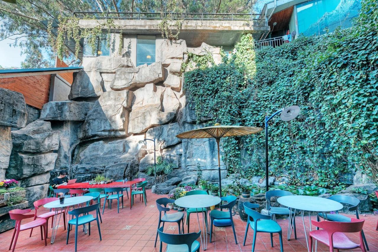 Kunming Upland International Youth Hostel Near The City Center ,2 Mins Walk To The Subway, 2 Mins Walk To The Green Lake, Close To Yuan Tong Temple, Old Street, Yunnan University, Convenient Payment And Visa Cards Are Accepted Exteriör bild