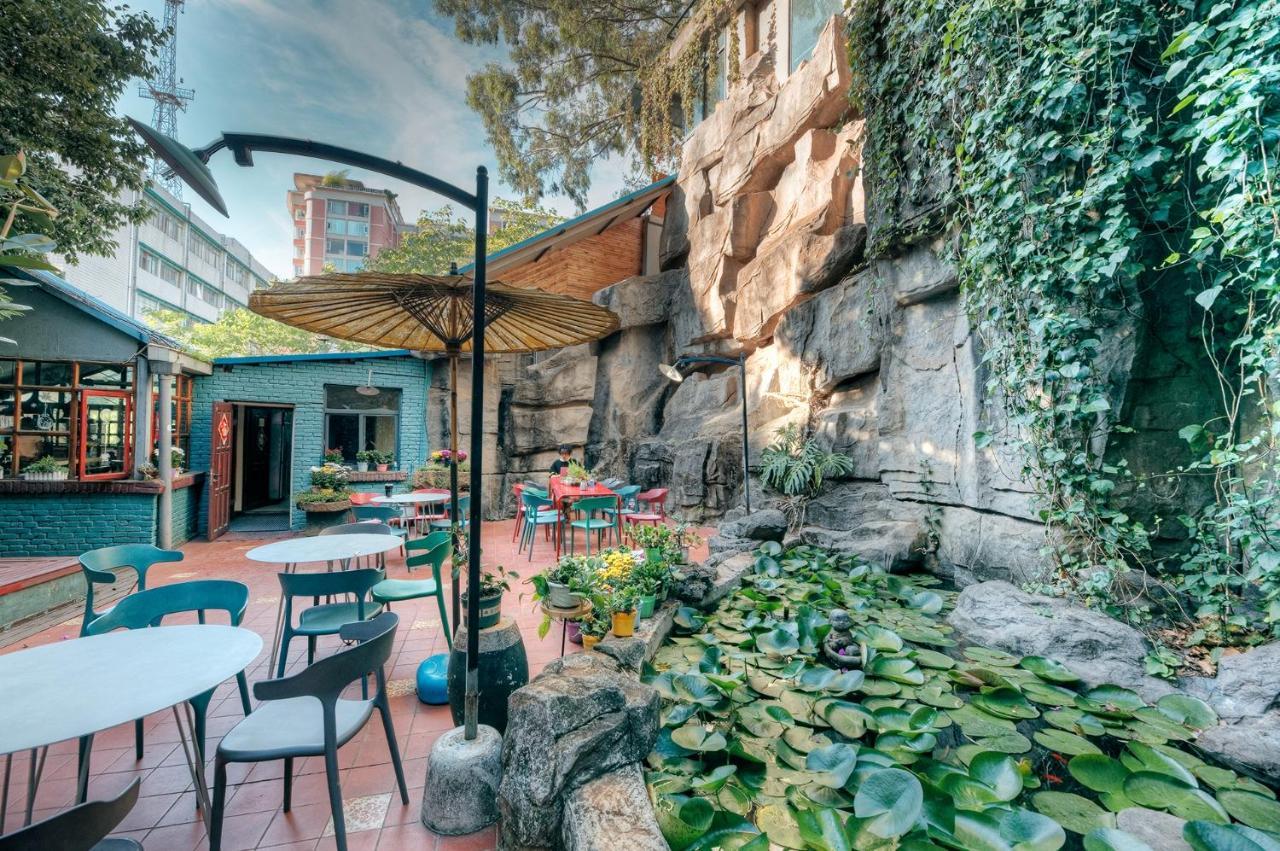 Kunming Upland International Youth Hostel Near The City Center ,2 Mins Walk To The Subway, 2 Mins Walk To The Green Lake, Close To Yuan Tong Temple, Old Street, Yunnan University, Convenient Payment And Visa Cards Are Accepted Exteriör bild