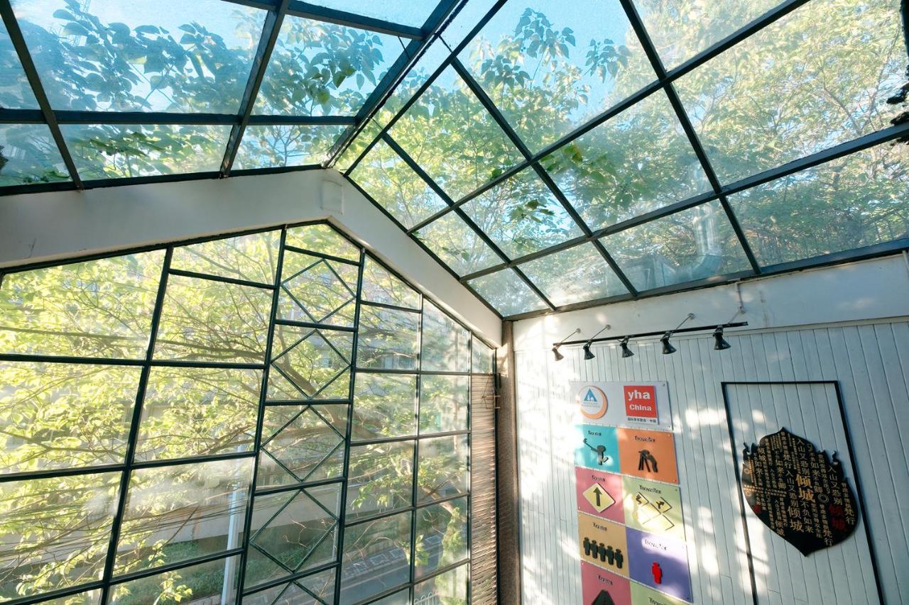 Kunming Upland International Youth Hostel Near The City Center ,2 Mins Walk To The Subway, 2 Mins Walk To The Green Lake, Close To Yuan Tong Temple, Old Street, Yunnan University, Convenient Payment And Visa Cards Are Accepted Exteriör bild