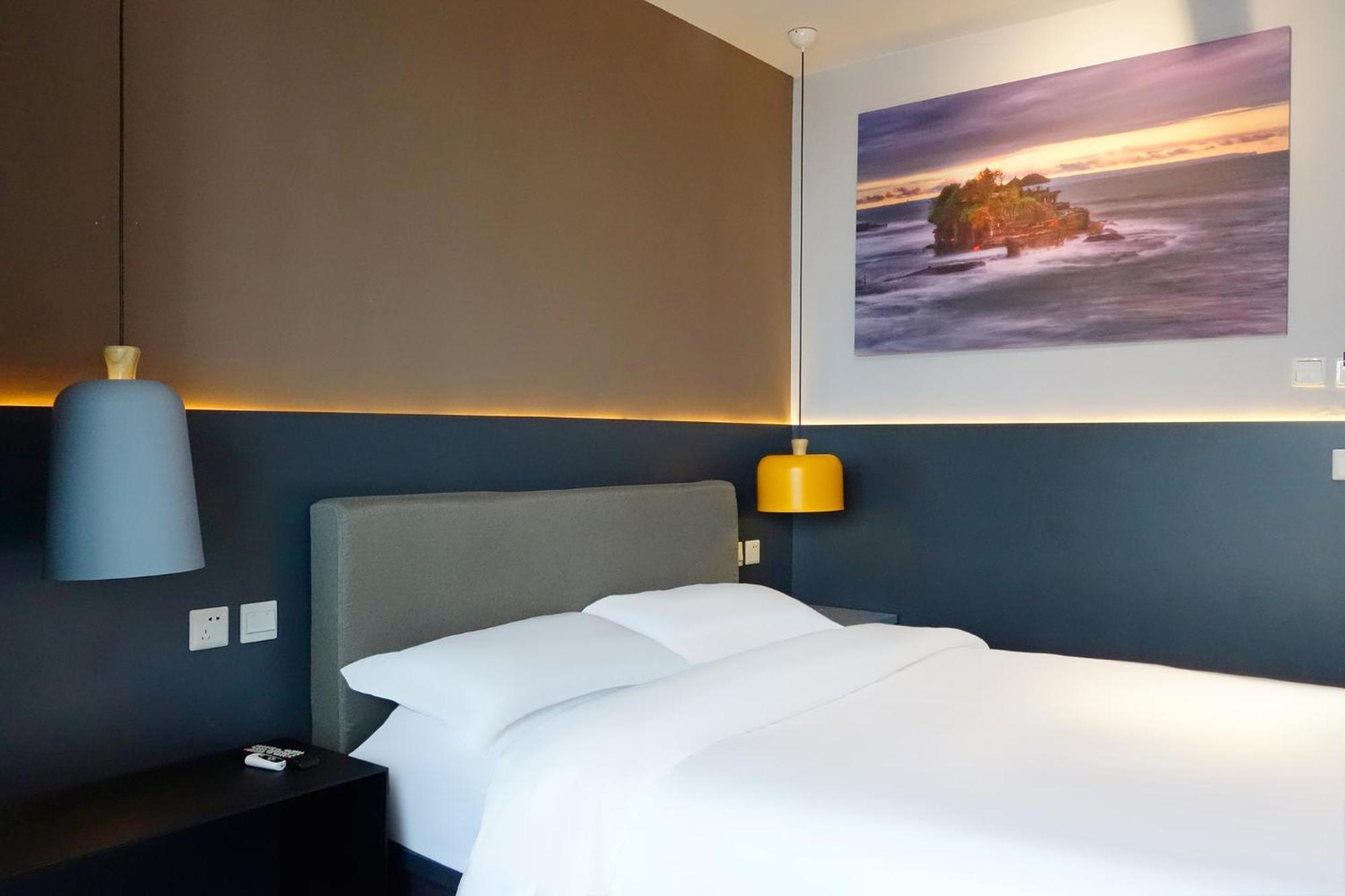 Kunming Upland International Youth Hostel Near The City Center ,2 Mins Walk To The Subway, 2 Mins Walk To The Green Lake, Close To Yuan Tong Temple, Old Street, Yunnan University, Convenient Payment And Visa Cards Are Accepted Exteriör bild