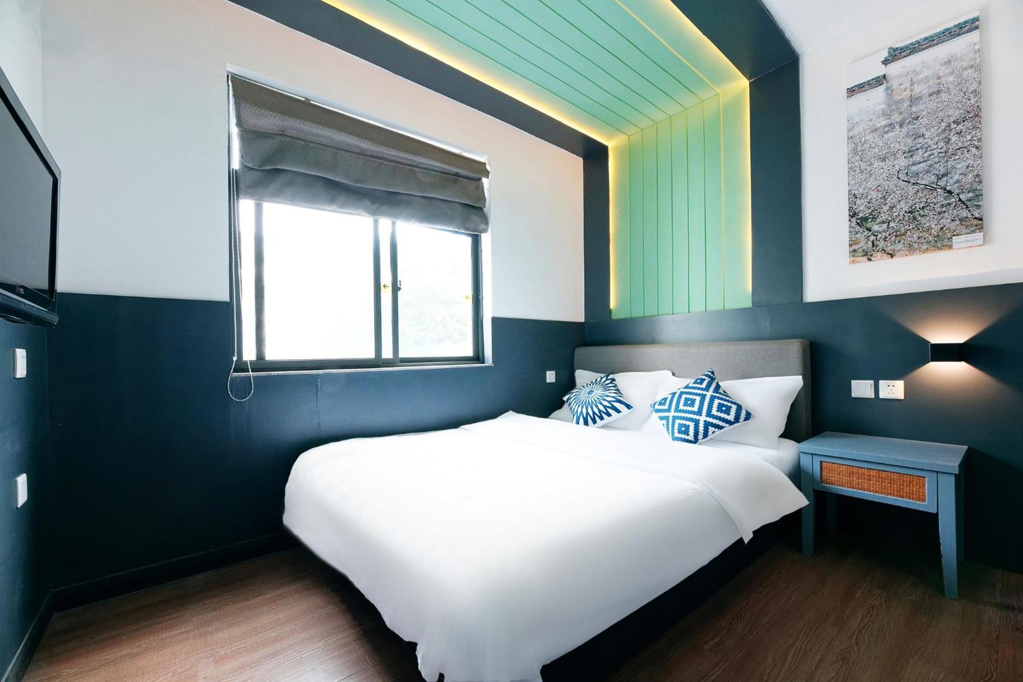 Kunming Upland International Youth Hostel Near The City Center ,2 Mins Walk To The Subway, 2 Mins Walk To The Green Lake, Close To Yuan Tong Temple, Old Street, Yunnan University, Convenient Payment And Visa Cards Are Accepted Exteriör bild