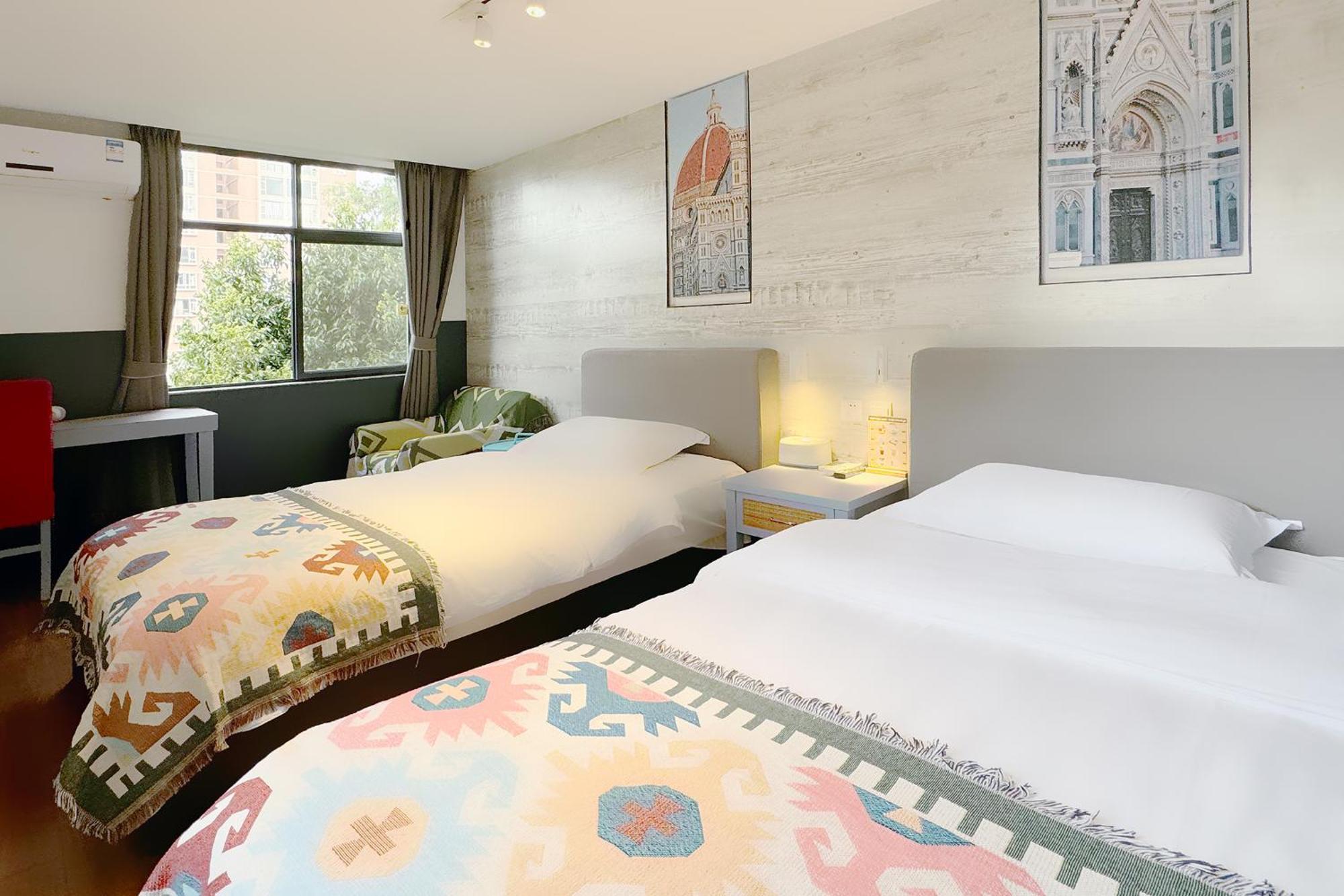 Kunming Upland International Youth Hostel Near The City Center ,2 Mins Walk To The Subway, 2 Mins Walk To The Green Lake, Close To Yuan Tong Temple, Old Street, Yunnan University, Convenient Payment And Visa Cards Are Accepted Exteriör bild
