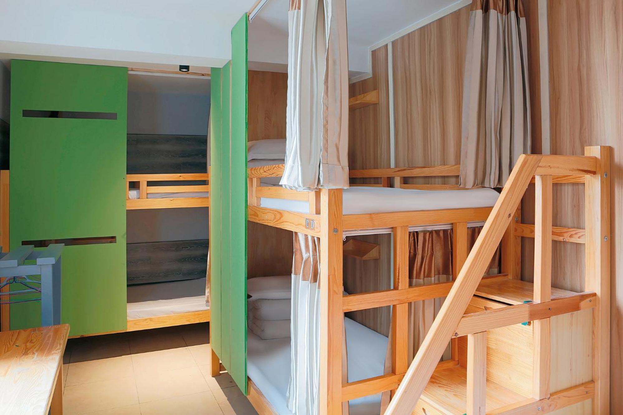 Kunming Upland International Youth Hostel Near The City Center ,2 Mins Walk To The Subway, 2 Mins Walk To The Green Lake, Close To Yuan Tong Temple, Old Street, Yunnan University, Convenient Payment And Visa Cards Are Accepted Exteriör bild